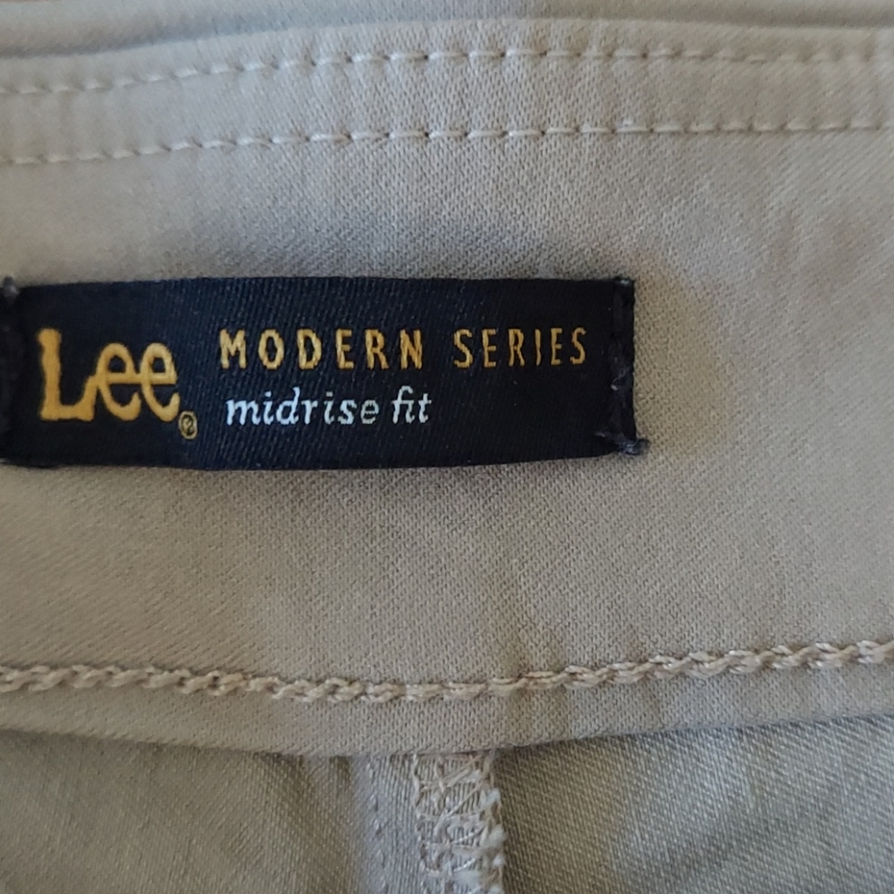 LEE Capri - Picture 4 of 9